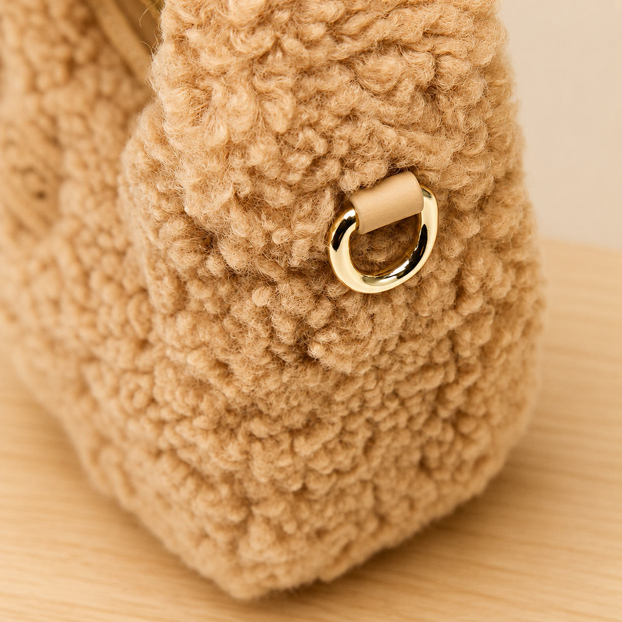 어그 모모 시어링 숄더백 OZB020 / UGG Momo Shearling Small Bag
