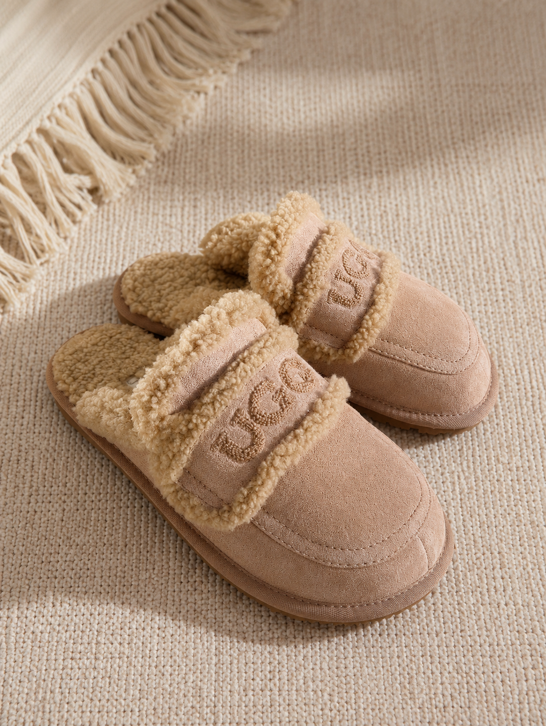 UGG 바이올렛 시어링 슬리퍼 OB938  (UGG UGG Violet Shearling Slipper)