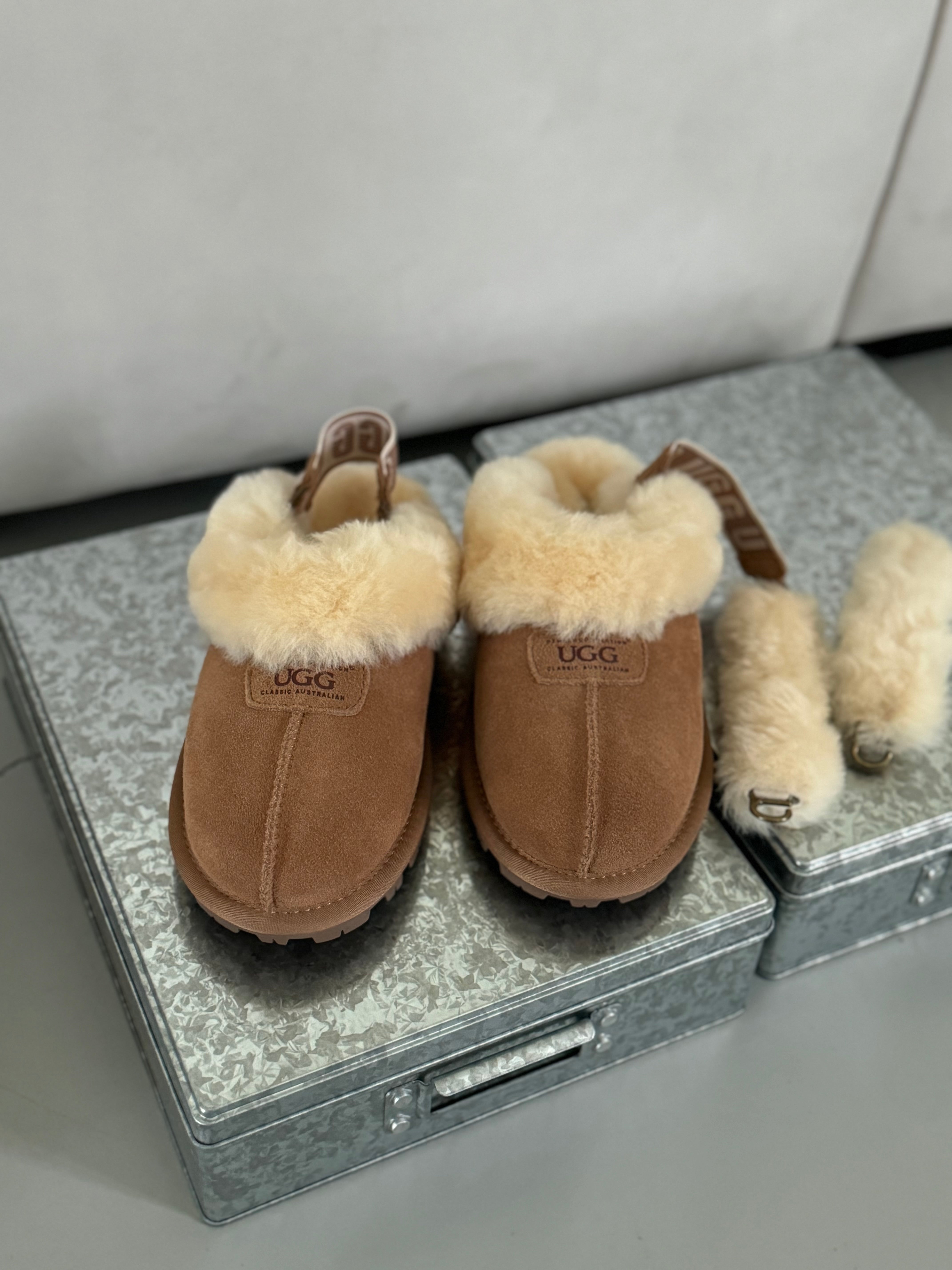UGG 코켓 플렛폼 슬리퍼 114 PD (UGG COQUETTE PLATFORM SLIPPER)