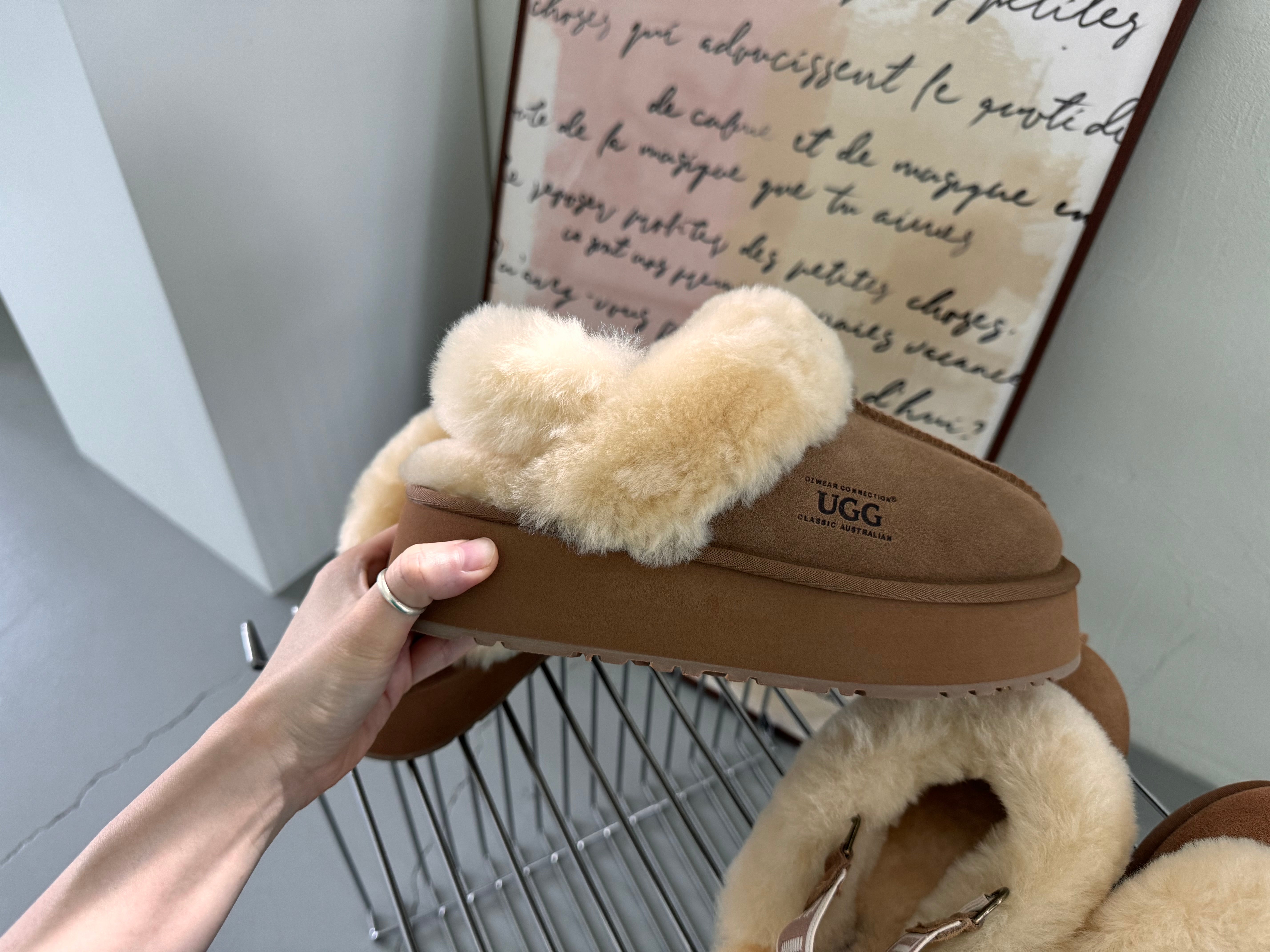 UGG 플렛폼 탈부착 슬리퍼 724PD (UGG Platform Slipper)