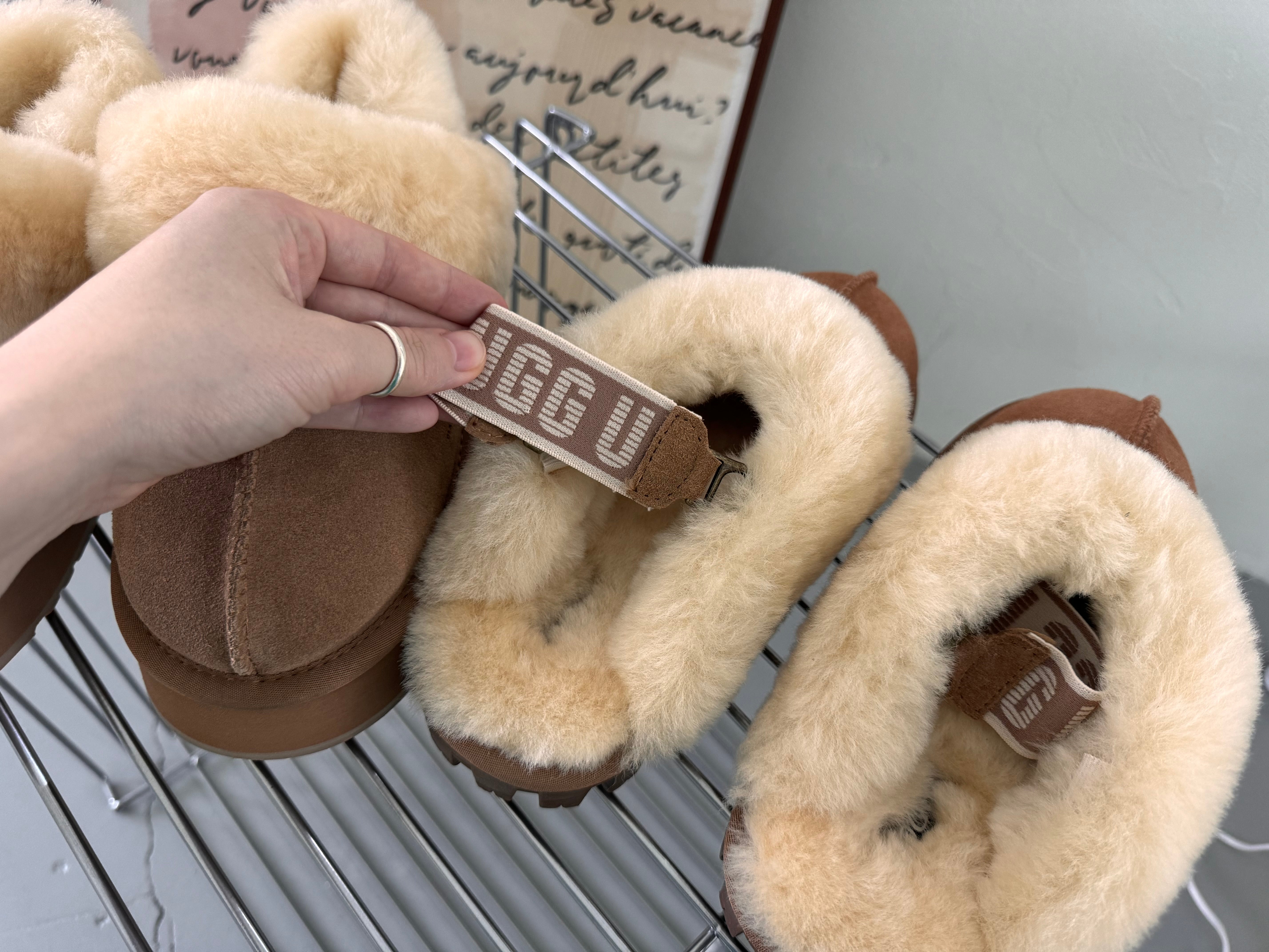 UGG 코켓 플렛폼 슬리퍼 114 PD (UGG COQUETTE PLATFORM SLIPPER)