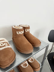 UGG 클래식  로고 (Classic Mini Logo Boots) OB360L