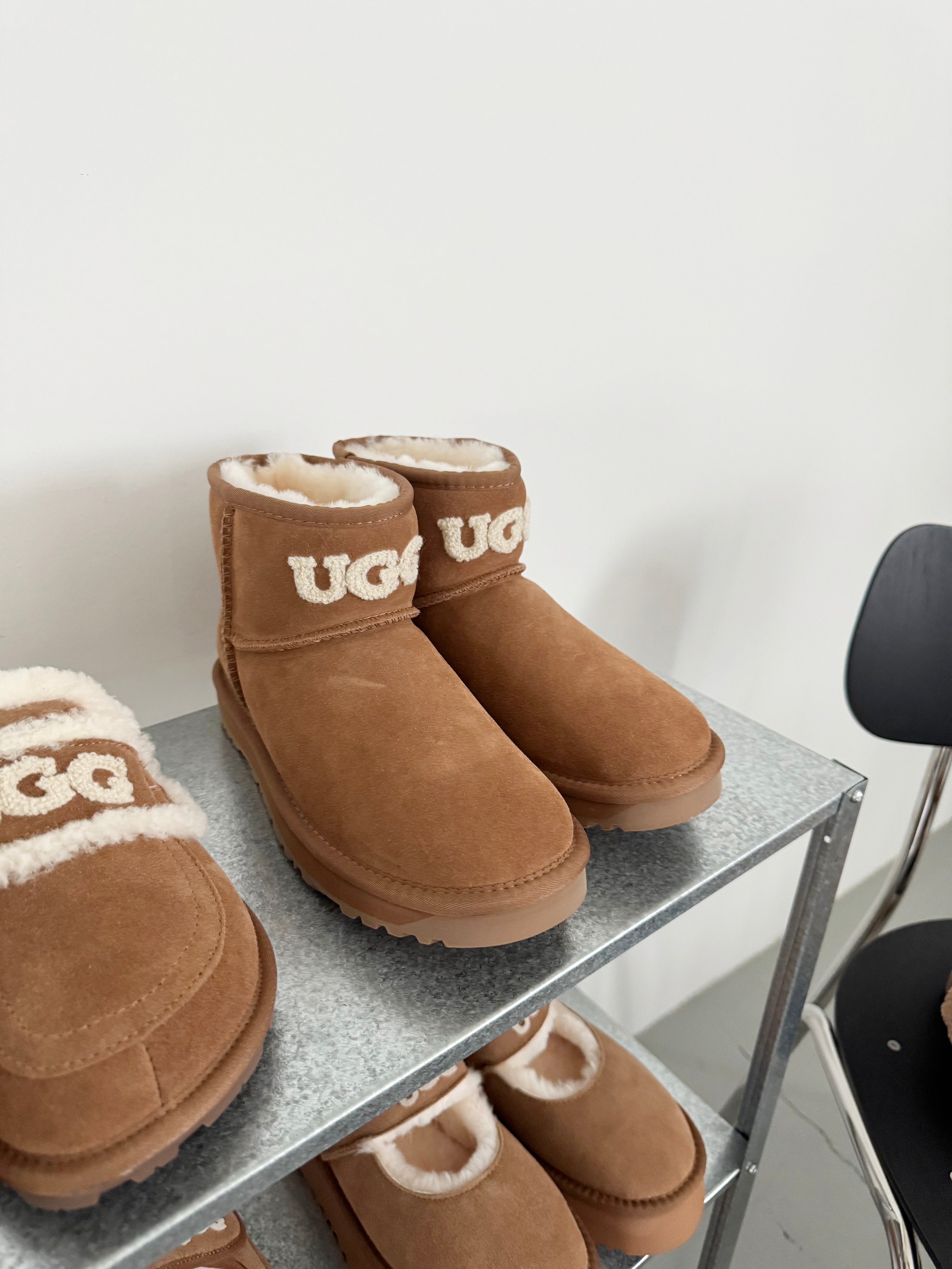UGG 클래식  로고 (Classic Mini Logo Boots) OB360L